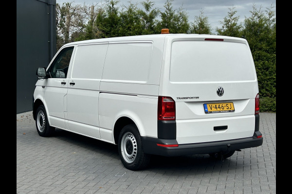 Volkswagen Transporter 2.0 TDI 150 PK / L2H1 / 1e EIG. / AIRCO / NAVI / 2X SCHUIFDEUR / 3-ZITS / TREKHAAK / INRICHTING / CAMERA / BLUETOOTH
