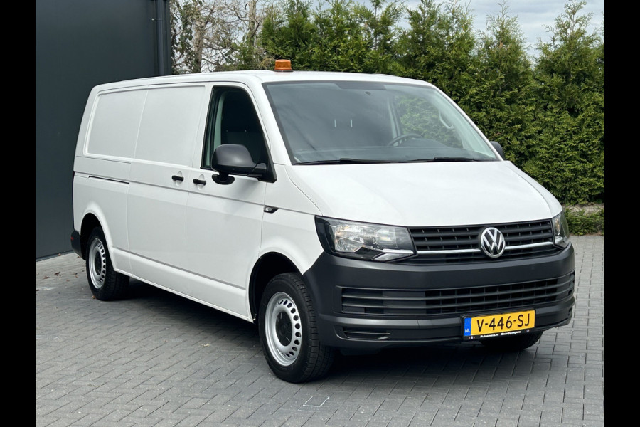 Volkswagen Transporter 2.0 TDI 150 PK / L2H1 / 1e EIG. / AIRCO / NAVI / 2X SCHUIFDEUR / 3-ZITS / TREKHAAK / INRICHTING / CAMERA / BLUETOOTH