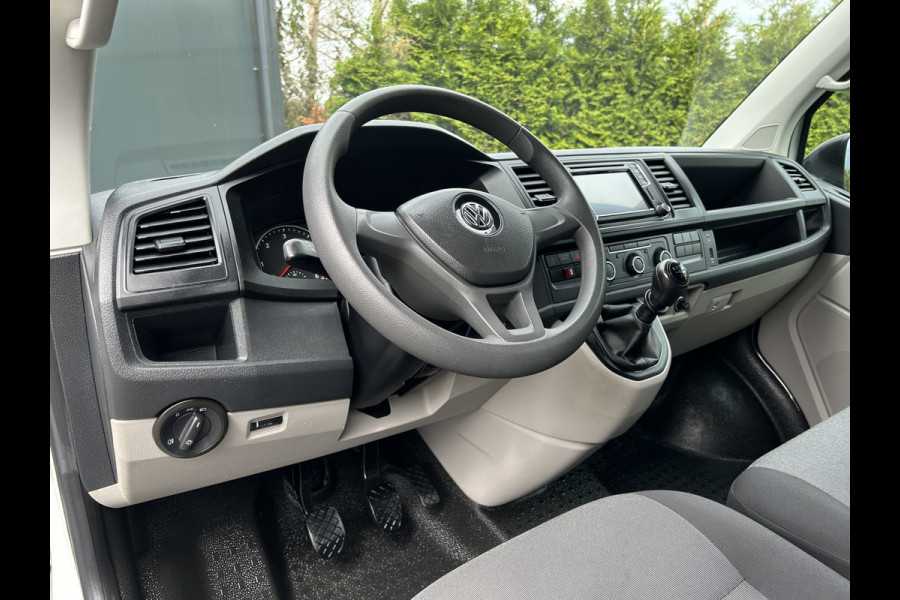 Volkswagen Transporter 2.0 TDI 150 PK / L2H1 / 1e EIG. / AIRCO / NAVI / 2X SCHUIFDEUR / 3-ZITS / TREKHAAK / INRICHTING / CAMERA / BLUETOOTH