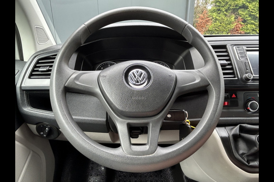 Volkswagen Transporter 2.0 TDI 150 PK / L2H1 / 1e EIG. / AIRCO / NAVI / 2X SCHUIFDEUR / 3-ZITS / TREKHAAK / INRICHTING / CAMERA / BLUETOOTH