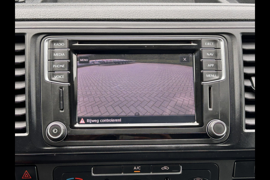 Volkswagen Transporter 2.0 TDI 150 PK / L2H1 / 1e EIG. / AIRCO / NAVI / 2X SCHUIFDEUR / 3-ZITS / TREKHAAK / INRICHTING / CAMERA / BLUETOOTH