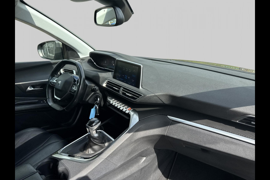 Peugeot 3008 1.2 PureTech Blue Lease Executive volleder | trekhaak Peugeot 3008 1.2 PureTech Blue Lease Executive volleder | trekhaak