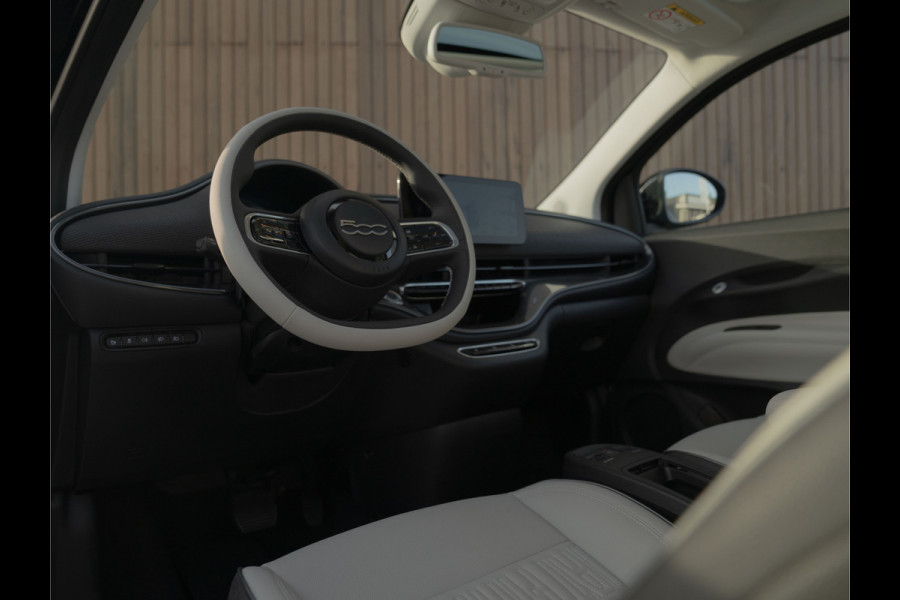 Fiat 500 La Prima 42 kWh | Pano-dak | Camera