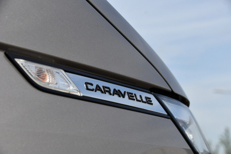 Volkswagen Transporter 2.0 TDI L2H1 32 DC Caravelle Full Options! Virtual, Adaptieve Cruise, Camera, Carplay, LED, Automaat, 2 x Schuifdeur, Clima, Uniek! Bulli, Highline