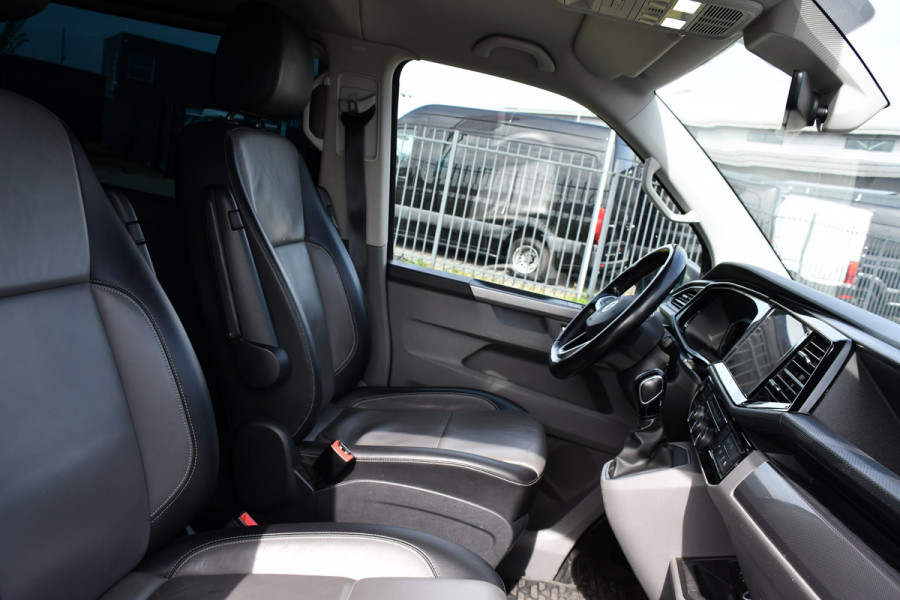 Volkswagen Transporter 2.0 TDI L2H1 32 DC Caravelle Full Options! Virtual, Adaptieve Cruise, Camera, Carplay, LED, Automaat, 2 x Schuifdeur, Clima, Uniek! Bulli, Highline