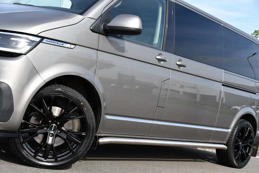 Volkswagen Transporter 2.0 TDI L2H1 32 DC Caravelle Full Options! Virtual, Adaptieve Cruise, Camera, Carplay, LED, Automaat, 2 x Schuifdeur, Clima, Uniek! Bulli, Highline