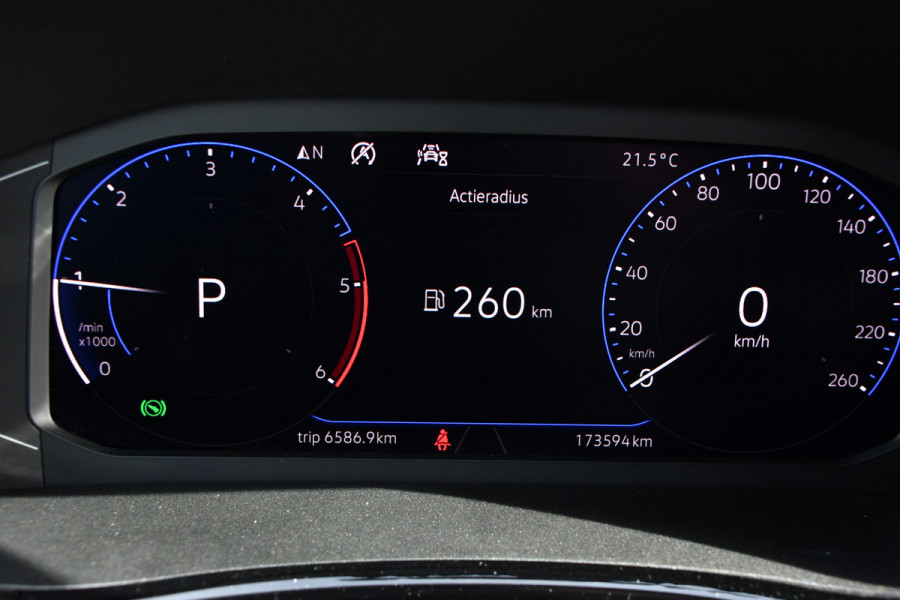 Volkswagen Transporter 2.0 TDI L2H1 32 DC Caravelle Full Options! Virtual, Adaptieve Cruise, Camera, Carplay, LED, Automaat, 2 x Schuifdeur, Clima, Uniek! Bulli, Highline