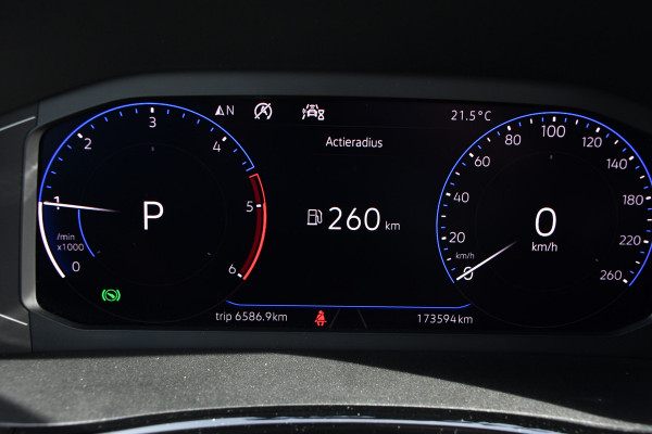 Volkswagen Transporter 2.0 TDI L2H1 32 DC Caravelle Full Options! Virtual, Adaptieve Cruise, Camera, Carplay, LED, Automaat, 2 x Schuifdeur, Clima, Uniek! Bulli, Highline