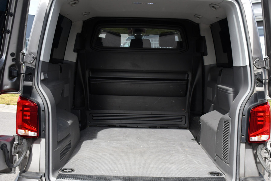 Volkswagen Transporter 2.0 TDI L2H1 32 DC Caravelle Full Options! Virtual, Adaptieve Cruise, Camera, Carplay, LED, Automaat, 2 x Schuifdeur, Clima, Uniek! Bulli, Highline