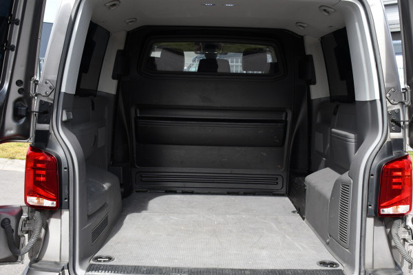 Volkswagen Transporter 2.0 TDI L2H1 32 DC Caravelle Full Options! Virtual, Adaptieve Cruise, Camera, Carplay, LED, Automaat, 2 x Schuifdeur, Clima, Uniek! Bulli, Highline