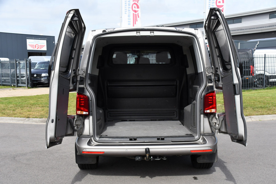 Volkswagen Transporter 2.0 TDI L2H1 32 DC Caravelle Full Options! Virtual, Adaptieve Cruise, Camera, Carplay, LED, Automaat, 2 x Schuifdeur, Clima, Uniek! Bulli, Highline