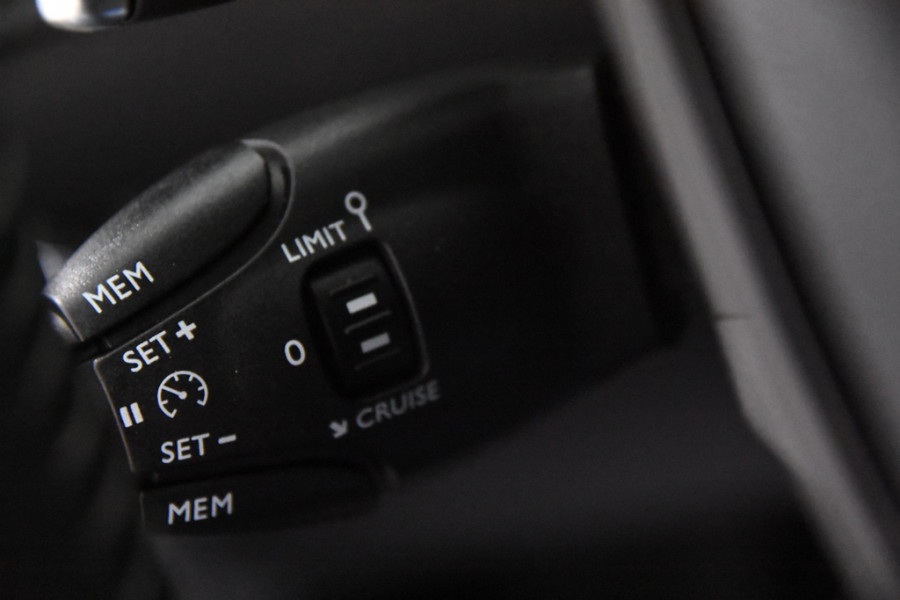 Peugeot 208 Allure Automaat *1ste Eigenaar*Leer*Navigatie*DAB*