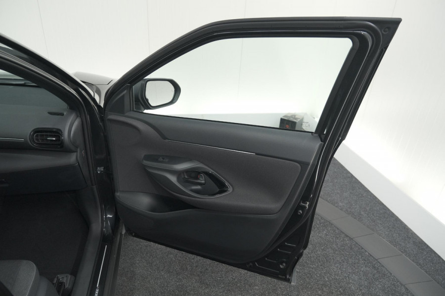 Toyota Yaris Cross 1.5 Hybrid 130 AT Teamplayer | Camera | Dodehoekdetectie | Apple Carplay | Parkeersensoren | Stoelverwarming