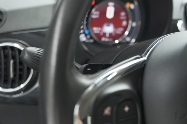 Fiat 500C TwinAir Turbo Lounge | Parkeersensoren | Climate control | Cruise control | Apple Carplay