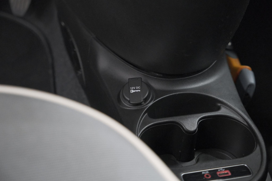 Fiat 500C TwinAir Turbo Lounge | Parkeersensoren | Climate control | Cruise control | Apple Carplay