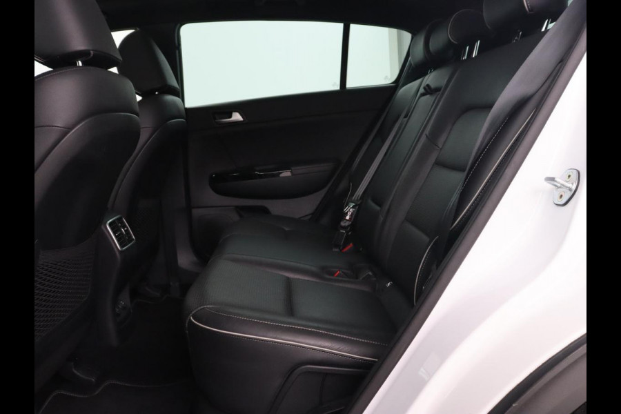 Kia Sportage 1.6 T-GDI 4WD GT-Line PlusLine | Panoramadak | Stoelventilatie | Adaptive cruise | JBL Sound | Camera | Trekhaak | Leder | Navigatie | Keyless | Xenon