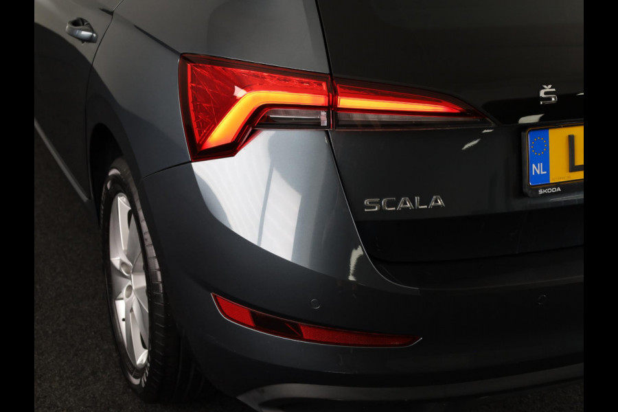 Škoda SCALA 1.0 TSI Sport Business 110 pk | Navigatie via App | Parkeersensoren achter | Cruise control | LED koplampen | Apple Carplay/Android Auto |