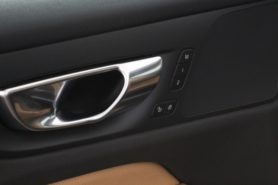 Volvo V60 2.0 T4 Inscription > 190pk/Memory/Leer/19inch/PINE GREY & Moritz Amber...