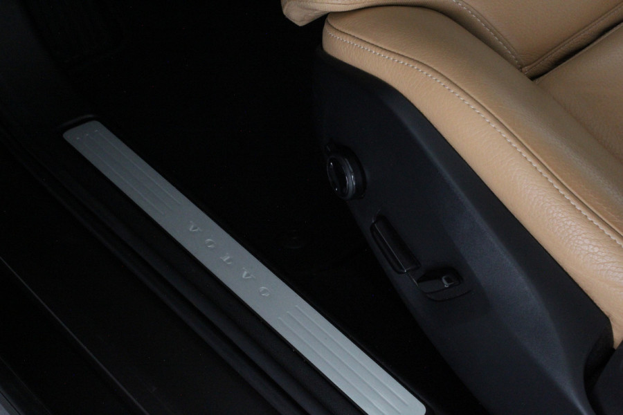 Volvo V60 2.0 T4 Inscription > 190pk/Memory/Leer/19inch/PINE GREY & Moritz Amber...