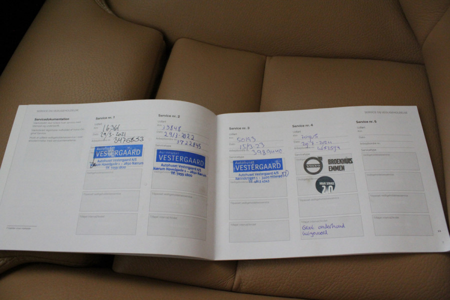 Volvo V60 2.0 T4 Inscription > 190pk/Memory/Leer/19inch/PINE GREY & Moritz Amber...