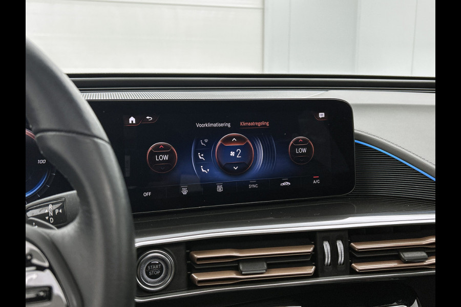 Mercedes-Benz EQC 400 4MATIC Luxury Line 80 kWh shuif/kantel dak | Navigatie | lichtmetalen velgen | Parking support met camera achter Inclusief 48 maanden Mercedes-Benz Certified garantie voor Europa.