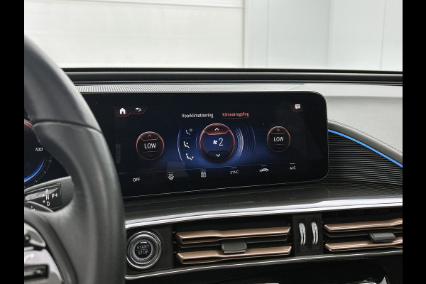 Mercedes-Benz EQC 400 4MATIC Luxury Line 80 kWh shuif/kantel dak | Navigatie | lichtmetalen velgen | Parking support met camera achter Inclusief 48 maanden Mercedes-Benz Certified garantie voor Europa.