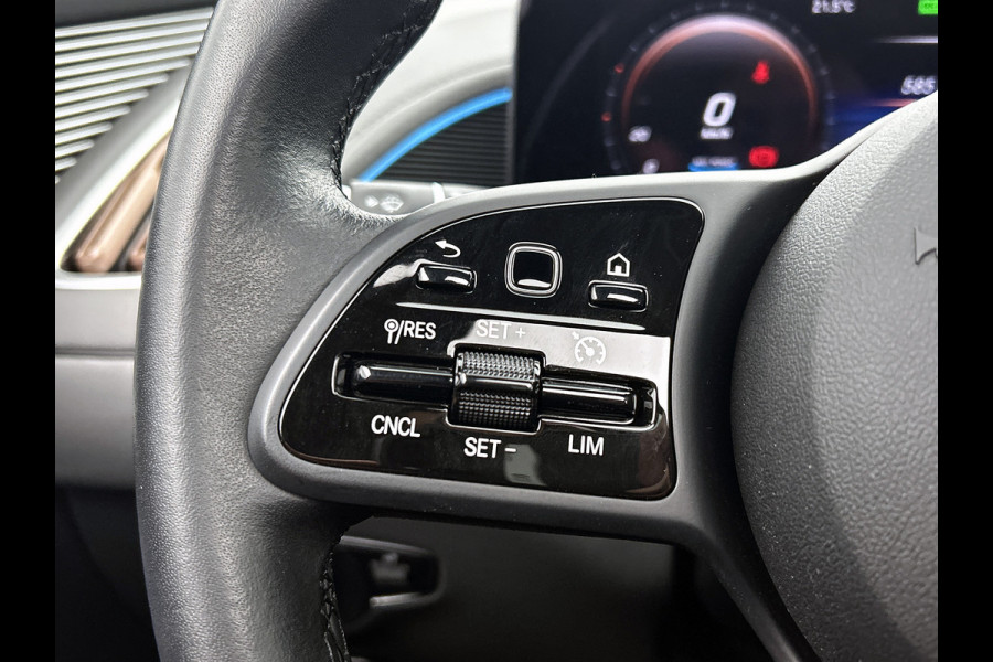 Mercedes-Benz EQC 400 4MATIC Luxury Line 80 kWh shuif/kantel dak | Navigatie | lichtmetalen velgen | Parking support met camera achter Inclusief 48 maanden Mercedes-Benz Certified garantie voor Europa.