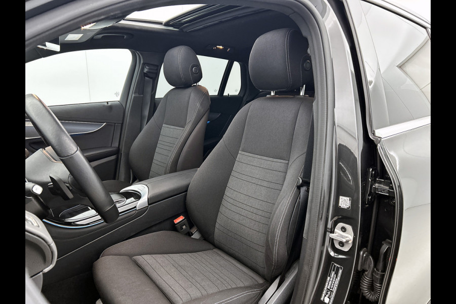 Mercedes-Benz EQC 400 4MATIC Luxury Line 80 kWh shuif/kantel dak | Navigatie | lichtmetalen velgen | Parking support met camera achter Inclusief 48 maanden Mercedes-Benz Certified garantie voor Europa.