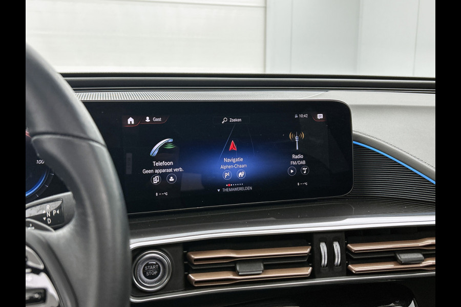 Mercedes-Benz EQC 400 4MATIC Luxury Line 80 kWh shuif/kantel dak | Navigatie | lichtmetalen velgen | Parking support met camera achter Inclusief 48 maanden Mercedes-Benz Certified garantie voor Europa.