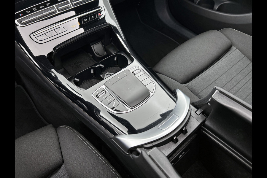 Mercedes-Benz EQC 400 4MATIC Luxury Line 80 kWh shuif/kantel dak | Navigatie | lichtmetalen velgen | Parking support met camera achter Inclusief 48 maanden Mercedes-Benz Certified garantie voor Europa.