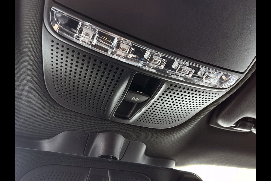 Mercedes-Benz EQC 400 4MATIC Luxury Line 80 kWh shuif/kantel dak | Navigatie | lichtmetalen velgen | Parking support met camera achter Inclusief 48 maanden Mercedes-Benz Certified garantie voor Europa.