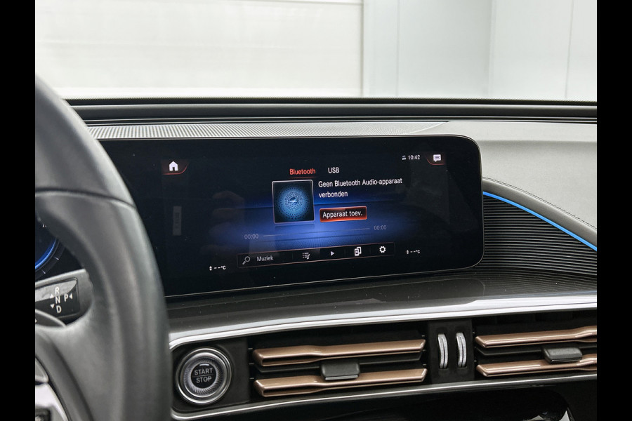 Mercedes-Benz EQC 400 4MATIC Luxury Line 80 kWh shuif/kantel dak | Navigatie | lichtmetalen velgen | Parking support met camera achter Inclusief 48 maanden Mercedes-Benz Certified garantie voor Europa.