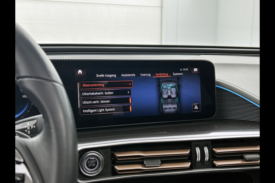 Mercedes-Benz EQC 400 4MATIC Luxury Line 80 kWh shuif/kantel dak | Navigatie | lichtmetalen velgen | Parking support met camera achter Inclusief 48 maanden Mercedes-Benz Certified garantie voor Europa.