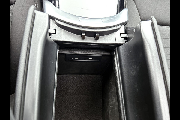 Mercedes-Benz EQC 400 4MATIC Luxury Line 80 kWh shuif/kantel dak | Navigatie | lichtmetalen velgen | Parking support met camera achter Inclusief 48 maanden Mercedes-Benz Certified garantie voor Europa.