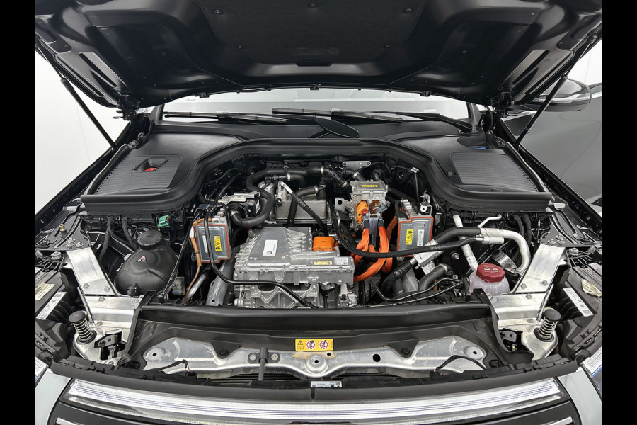 Mercedes-Benz EQC 400 4MATIC Luxury Line 80 kWh shuif/kantel dak | Navigatie | lichtmetalen velgen | Parking support met camera achter Inclusief 48 maanden Mercedes-Benz Certified garantie voor Europa.