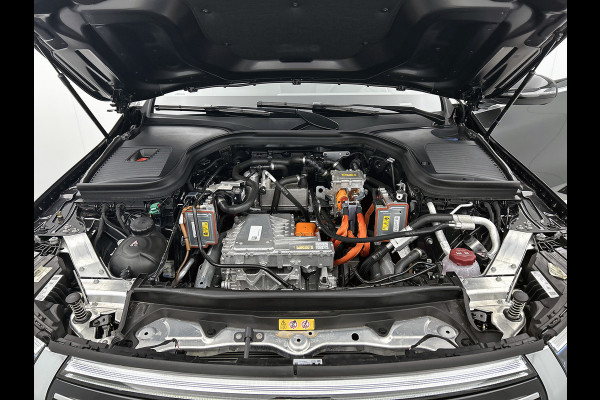 Mercedes-Benz EQC 400 4MATIC Luxury Line 80 kWh shuif/kantel dak | Navigatie | lichtmetalen velgen | Parking support met camera achter Inclusief 48 maanden Mercedes-Benz Certified garantie voor Europa.