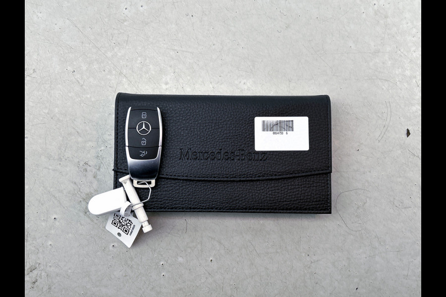 Mercedes-Benz EQC 400 4MATIC Luxury Line 80 kWh shuif/kantel dak | Navigatie | lichtmetalen velgen | Parking support met camera achter Inclusief 48 maanden Mercedes-Benz Certified garantie voor Europa.