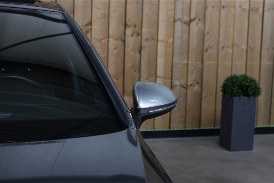 Volkswagen Golf 2.0 TSI 4Motion R *Akra*Pano*PPF*DCC*Dynaudio*Dealer onderhouden*