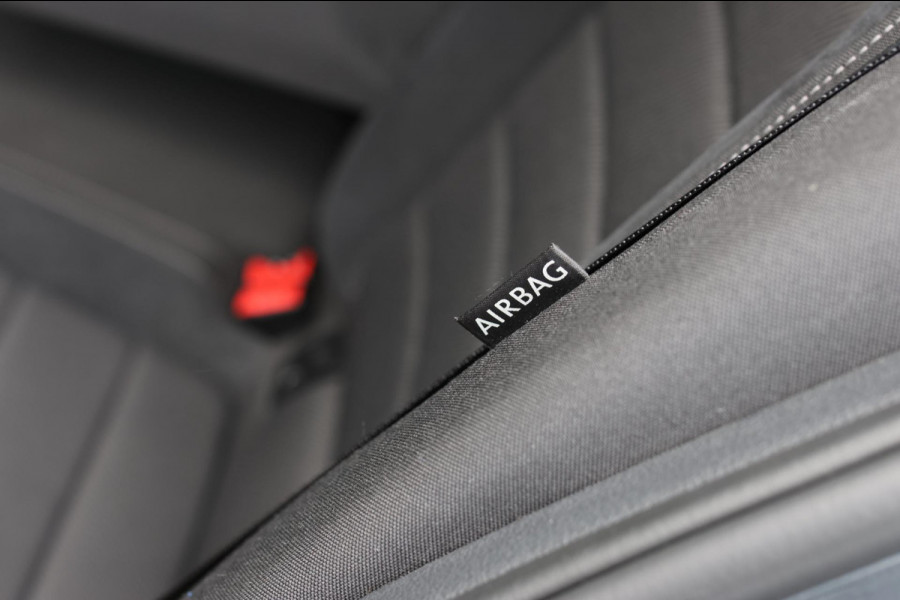 Volkswagen Golf 2.0 TSI 4Motion R *Akra*Pano*PPF*DCC*Dynaudio*Dealer onderhouden*