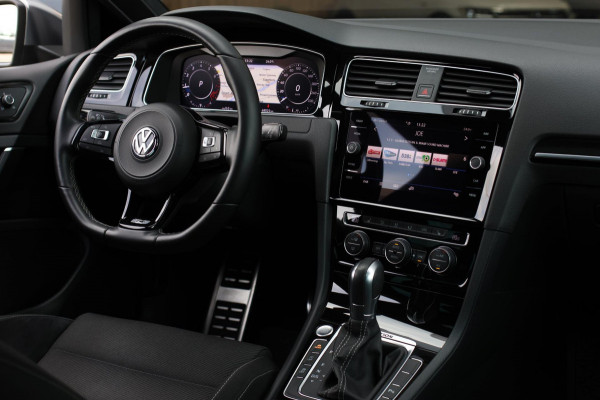 Volkswagen Golf 2.0 TSI 4Motion R *Akra*Pano*PPF*DCC*Dynaudio*Dealer onderhouden*