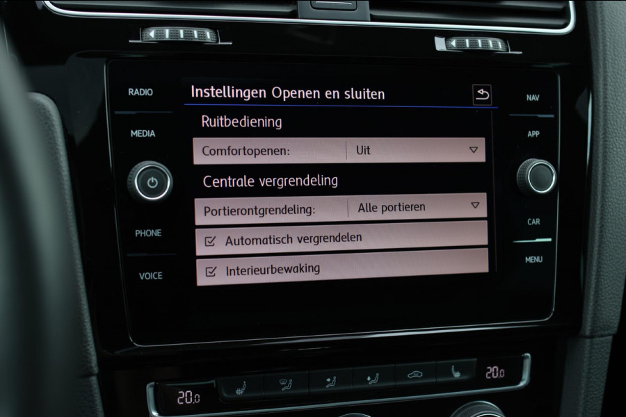 Volkswagen Golf 2.0 TSI 4Motion R *Akra*Pano*PPF*DCC*Dynaudio*Dealer onderhouden*