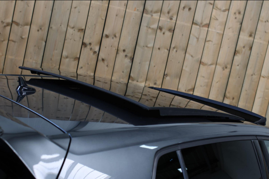 Volkswagen Golf 2.0 TSI 4Motion R *Akra*Pano*PPF*DCC*Dynaudio*Dealer onderhouden*