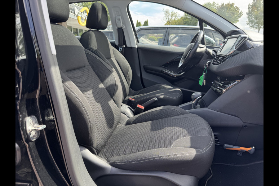 Peugeot 208 1.2 PureTech Allure / Panoramadak / Navigatie / Parkeerhulp achter / 16'' / Apple CarPlay / DAB / Cruise Control