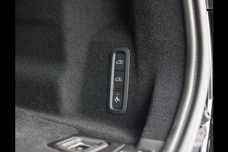 Volvo XC60 T8 AWD Ultra Black Edition | Direct leverbaar - Full option!