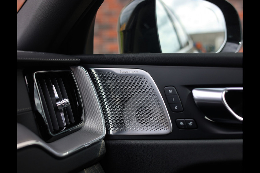 Volvo XC60 T8 AWD Ultra Black Edition | Direct leverbaar - Full option!