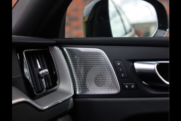 Volvo XC60 T8 AWD Ultra Black Edition | Direct leverbaar - Full option!