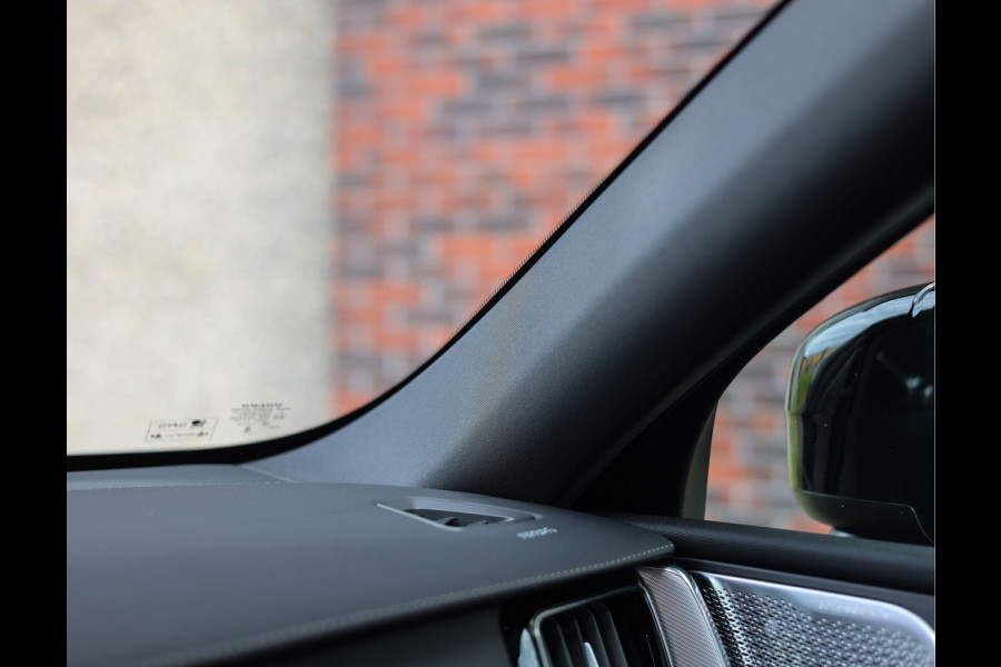 Volvo XC60 T8 AWD Ultra Black Edition | Direct leverbaar - Full option!