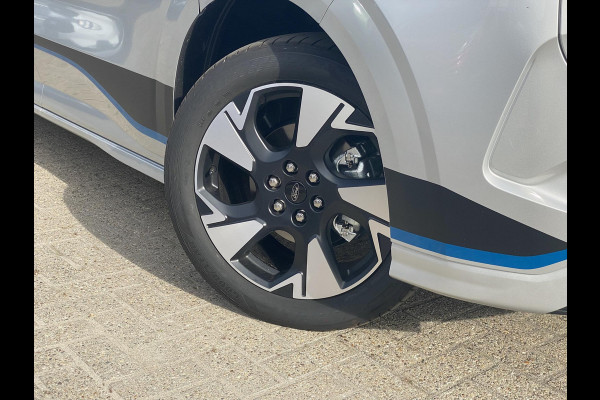 Ford Transit Custom 320 2.5 PHEV L2H1 Sport DC Zuid | 0,99% Renteactie | 233pk | Dubbele Cabine | Dubbele zijschuifdeur | Inklapbare trekhaak | 19 inch lichtmetalen Sport velgen (mat zwart) | Verwarmbaar stuurwiel | Navigatie systeem