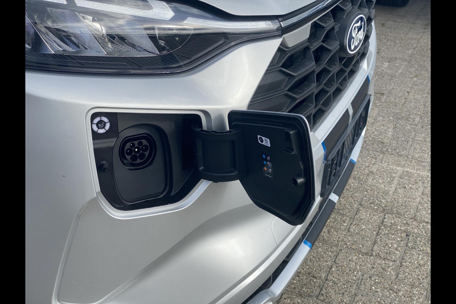Ford Transit Custom 320 2.5 PHEV L2H1 Sport DC Zuid | 0,99% Renteactie | 233pk | Dubbele Cabine | Dubbele zijschuifdeur | Inklapbare trekhaak | 19 inch lichtmetalen Sport velgen (mat zwart) | Verwarmbaar stuurwiel | Navigatie systeem