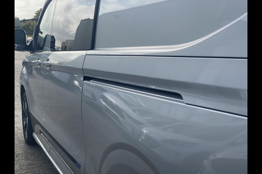 Ford Transit Custom 320 2.5 PHEV L2H1 Sport DC Zuid | 0,99% Renteactie | 233pk | Dubbele Cabine | Dubbele zijschuifdeur | Inklapbare trekhaak | 19 inch lichtmetalen Sport velgen (mat zwart) | Verwarmbaar stuurwiel | Navigatie systeem